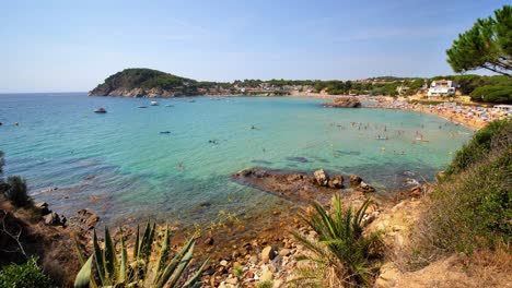 Beautiful-Mediterranean-beach-of-the-Costa-Brava-Girona-leafy-green-vegetation-and-turquoise-blue-sea