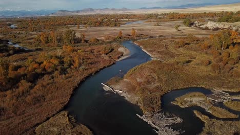 Cinematic-Descending-Aerial-Shot-of-Gallatin-River,-Montana