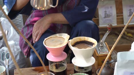 Preparar-Café-Casero-En-Las-Zonas-Rurales-Del-Norte-De-Tailandia-Cerca-De-Chiang-Mai