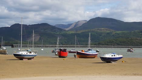 Barmouth,-Beach-and-Harbour-and-Mountains,-Wales,-UK-20-Second-static-version