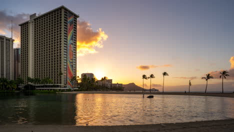Beautiful-sunrise-behind-the-Hilton-Hawaiian-Village