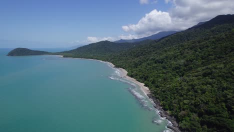 Paradise-With-Tropical-Forest-In-Cape-Tribulation,-Daintree-National-Park,-Queensland,-Australia