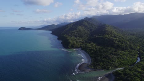 Panorama-Of-Daintree-National-Park-With-Tropical-Mountains-In-Cape-Tribulation,-North-Queensland,-Australia