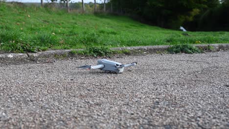 Drohne-Auf-Dem-Boden-Vor-Dem-Abheben