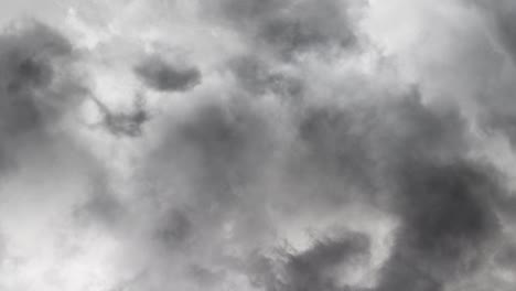 Dramatische-Ansichten-Von-Gewittern-Und-Dunklen-Wolken