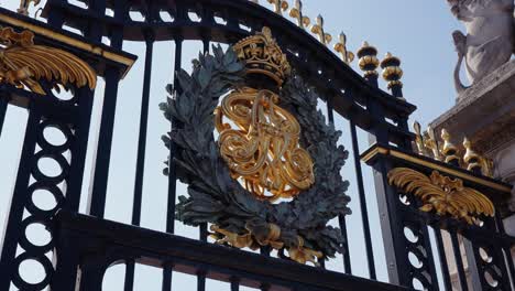 Filmaufnahmen-Von-Den-Toren-Des-Buckingham-Palace