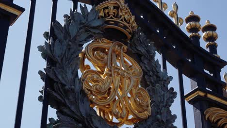 Cinematic-shots-of-Buckingham-Palace-gates