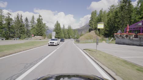 Fahren-Auf-Dem-Simplonpass-In-Der-Schweiz