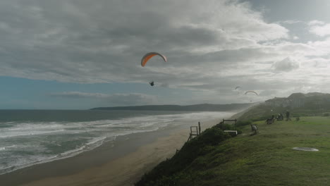 Paragliders-flying-by-the-beach