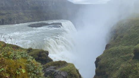 Gulfoss-gap-waterfall-in-Iceland