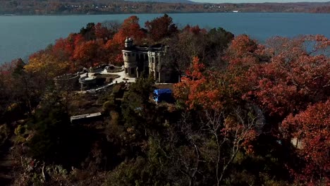 Island-autumn-pushing-in-drone-shot