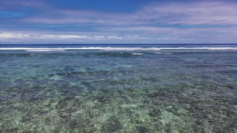 Cookinseln,-Die-Die-Drohne-Ins-Offene-Wasser-Bringen