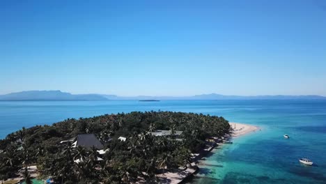 Fiji---Vuelo-Sobre-El-Resort-De-La-Isla-Del-Tesoro