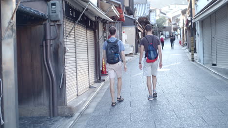 Tourists-walking-down-the-streets-of-an-old-town-in-Kyoto,-Japan-soft-lighting