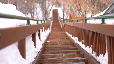 Schneebedeckte-Brücke-In-Park-City-Utah