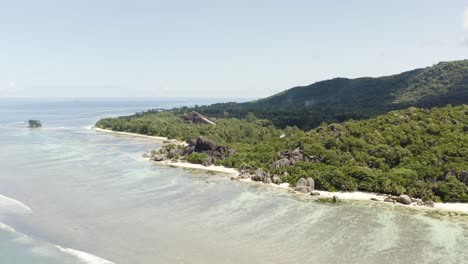 Antena:-Isla-Tropical-De-Seychelles-Y-Hermosas-Playas-En-Un-Día-Soleado