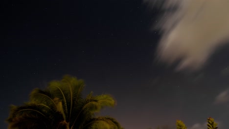 Milky-Way-star-time-lapse-at-night,-clouds-passing-by-fast