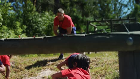 Kids-crawling-under-the-net-during-obstacle-course-training