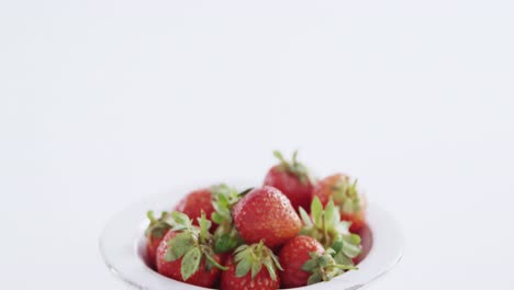 Nahaufnahme-Von-Frischen-Erdbeeren-In-Einer-Schüssel