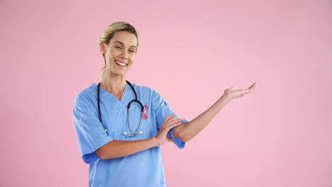 Krankenschwester-Im-Brustkrebs-Bewusstseinsband