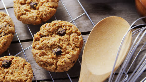 Fresh-baked-cookies-kept-over-a-cooling-rack-4k