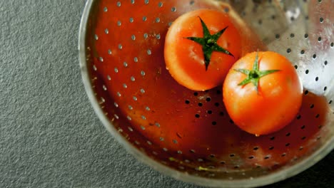 Tomatoes-in-a-pan-4k