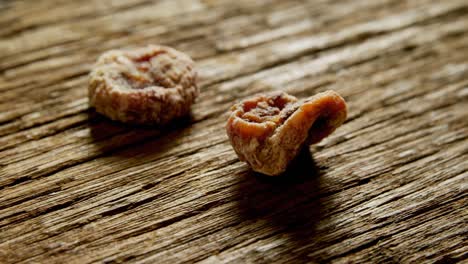 Dried-figs-on-wooden-table-4k