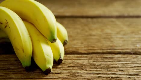 Bunch-of-fresh-bananas-4k
