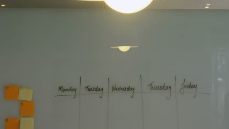 Plan-for-week-days-on-the-white-board-4k
