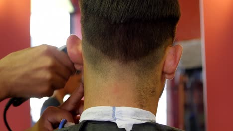 Man-getting-his-hair-cut-by-hairdresser-4k