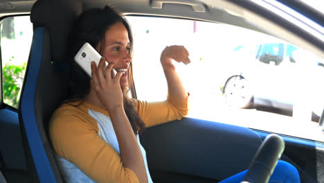 Woman-talking-on-mobile-phone-in-car-4k