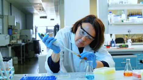 Female-scientist-experimenting-in-laboratory-4k