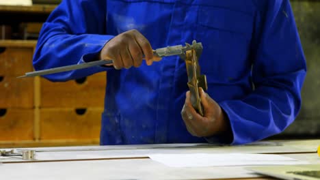 Worker-working-on-metal-tool-in-foundry-workshop-4k