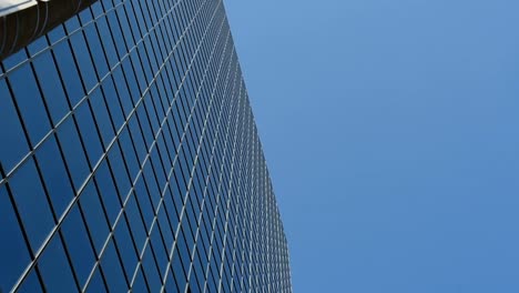 Modernos-Edificios-De-Cristal-En-La-Ciudad-4k