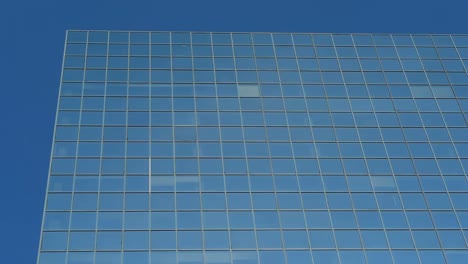 Moderne-Glasgebäude-In-Der-Stadt-4k