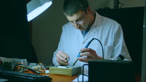 Robotic-engineer-assembling-circuit-board-at-desk-4k