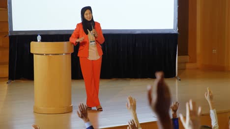 Woman-speaking-in-speaker-at-podium-in-auditorium-4k