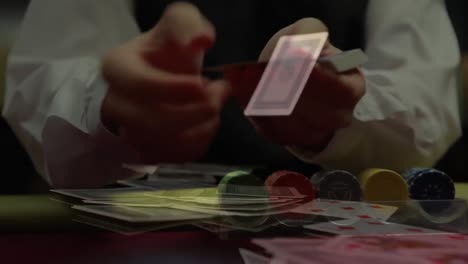 Händler,-Der-Spielkarten-Verteilt