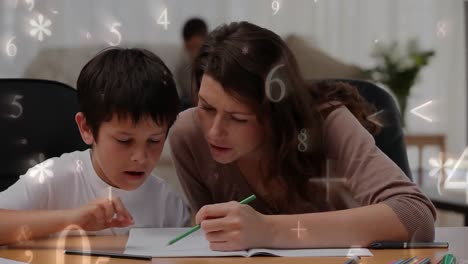 Mutter-Hilft-Ihrem-Sohn-Bei-Seinen-Hausaufgaben,-Umgeben-Von-Mathematischen-Symbolen