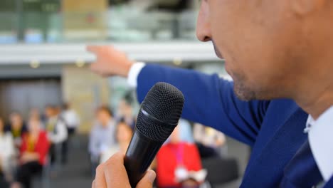 Male-speaker-speaking-in-the-business-seminar-4k