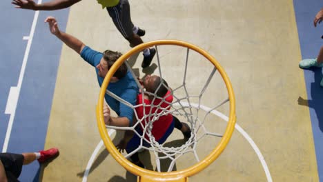 Jugadores-De-Baloncesto-Jugando-Baloncesto-4k