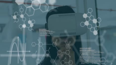 Wissenschaftliche-Daten-Mit-Einer-Frau,-Die-Ein-VR-Headset-Trägt,-Im-Hintergrund-4k
