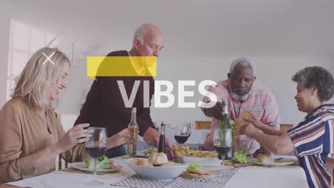 Vibes-Text-Gegen-Zwei-ältere,-Vielfältige-Paare,-Die-Zu-Hause-Gemeinsam-Essen