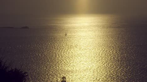 Sunshine-reflecting-on-the-ocean