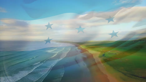 Digitale-Komposition-Der-Honduranischen-Flagge,-Die-Vor-Der-Luftaufnahme-Der-Wellen-Im-Meer-Weht