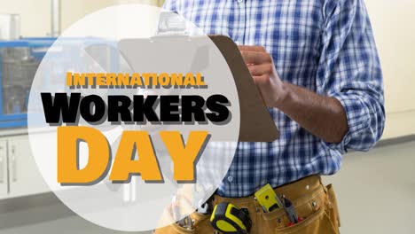 Animación-Del-Texto-Del-Día-Internacional-De-Los-Trabajadores-Sobre-Un-Trabajador-Caucásico-Con-Portapapeles