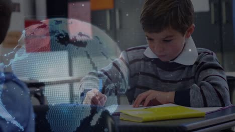 Animation-Des-Globus-Und-Datenverarbeitung-über-Einen-Kaukasischen-Jungen,-Der-In-Der-Schule-Lernt