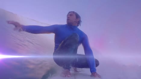 Animation-Von-Lichtern-über-Einem-Kaukasischen-Männlichen-Surfer,-Der-Auf-Wellen-Surft