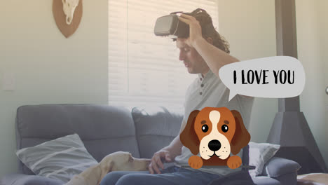 Animation-Eines-Textes-„Ich-Liebe-Dich“-über-Einem-Kaukasischen-Mann-Mit-VR-Headset,-Der-Einen-Hund-Streichelt