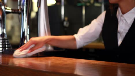 Bartender-in-uniform-cleaning